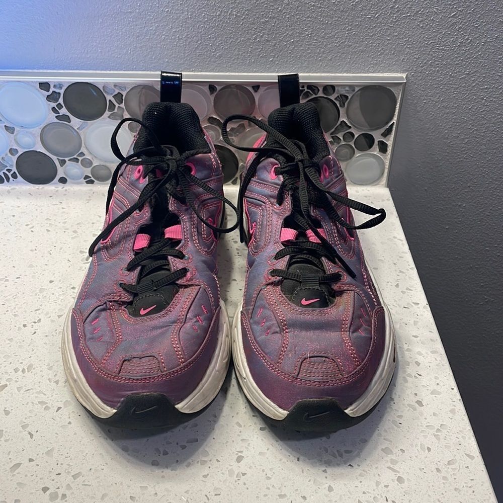 NIKE woman’s iridescent pink tennis shoes - Picture 1 of 10